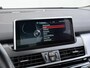BMW 2-Serie Active Tourer 220i 192PK Luxury Centennial High Executive Automaat Camera Trekhaak Leder Head-Up Display Stoelverwarming Elek.Achterklep Navi Cruise Control Pdc Bluetooth Lmv Led Isofix ESP ABS Keyless Regen-Lichtsensor I-Drive 1.500KG Trekgewicht 1e Eigenaar Origineel Nederlandse Auto