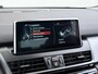 BMW 2-Serie Active Tourer 220i 192PK Luxury Centennial High Executive Automaat Camera Trekhaak Leder Head-Up Display Stoelverwarming Elek.Achterklep Navi Cruise Control Pdc Bluetooth Lmv Led Isofix ESP ABS Keyless Regen-Lichtsensor I-Drive 1.500KG Trekgewicht 1e Eigenaar Origineel Nederlandse Auto