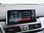BMW 2-Serie Active Tourer 220i 192PK Luxury Centennial High Executive Automaat Camera Trekhaak Leder Head-Up Display Stoelverwarming Elek.Achterklep Navi Cruise Control Pdc Bluetooth Lmv Led Isofix ESP ABS Keyless Regen-Lichtsensor I-Drive 1.500KG Trekgewicht 1e Eigenaar Origineel Nederlandse Auto