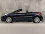 Peugeot 207 CC 1.6 VTi Griffe (CLIMATE, TREKHAAK, CRUISE, SPORTSTOELEN, ELEKTRISCHE KAP, PARKEERSENSOREN, ELEK PAKKET, NIEUWSTAAT)