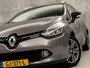 Renault Clio Estate 0.9 TCe Night&Day (NAVIGATIE, LM VELGEN, GETINT GLAS, SPORTSTOELEN, CRUISE, PARKEERSENSOREN, NIEUWE APK, NIEUWSTAAT)