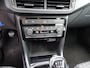 Volkswagen T-Cross 1.0 TSI Life Automatische airco, navigatie, apple carplay-android auto, trekhaak, licht metalen velgen 17 inch, parkeer sensoren voor en achter, enz.