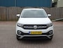 Volkswagen T-Cross 1.0 TSI Life Automatische airco, navigatie, apple carplay-android auto, trekhaak, licht metalen velgen 17 inch, parkeer sensoren voor en achter, enz.