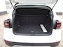 Volkswagen T-Cross 1.0 TSI Life Automatische airco, navigatie, apple carplay-android auto, trekhaak, licht metalen velgen 17 inch, parkeer sensoren voor en achter, enz.