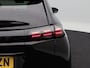 Peugeot e-2008 EV GT 54 kWh 156 Pk | Nieuw Model | Adaptive Cruise | 360 Camera | Trekhaak | Navigatie | CarPlay | Warmtepomp | Full LED | 17 Inch | 48.726 Km !!