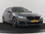 BMW 5-Serie Touring 520i Business Edition Plus | Panoramadak | Leder | Elektrische stoelen | Stoelverwarming | Carplay | Cruise control | Climate control | Trekhaak