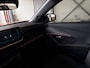 Peugeot e-2008 GT EV 3-FASEN 50kWh 136pk | KEYLESS ENTRY | STOELVERW. | 3D i-COCKPIT® | NAVI | CAMERA | 17'' LM | APPLE CARPLAY / ANDROID AUTO |