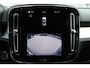 Volvo XC40 B4 Plus Dark Trekhaak, inklapbaar | Stoel-/stuurwielverwarming | Premium audio by Harman Kardon | Elektrisch verstelbare voorstoelen met geheugenfunctie | Adaptieve cruise control | 18 inch. lichtmetalen velgen | Pilot assist | BLIS | Apple carplay/ Android auto |