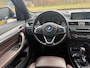 BMW X1 xDrive20i xLine | 3E EIGENAAR | 12MND GARANTIE | PANO DAK | HEAD UP | LEDER | NAVI |