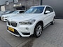 BMW X1 xDrive20i xLine | 3E EIGENAAR | 12MND GARANTIE | PANO DAK | HEAD UP | LEDER | NAVI |