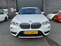 BMW X1 xDrive20i xLine | 3E EIGENAAR | 12MND GARANTIE | PANO DAK | HEAD UP | LEDER | NAVI |