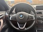 BMW X1 xDrive20i xLine | 3E EIGENAAR | 12MND GARANTIE | PANO DAK | HEAD UP | LEDER | NAVI |