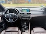 BMW X1 xDrive20i xLine | 3E EIGENAAR | 12MND GARANTIE | PANO DAK | HEAD UP | LEDER | NAVI |
