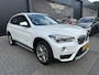 BMW X1 xDrive20i xLine | 3E EIGENAAR | 12MND GARANTIE | PANO DAK | HEAD UP | LEDER | NAVI |