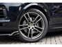 Porsche Cayenne Coupé 3.0 E-Hybrid Sport Chrono | Pano | 360 Camera | 21'' Wielen | Luchtvering | Stuurverwarming |  Stoel + Achterbankverwarming | LED Achterlichten donker |