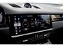 Porsche Cayenne Coupé 3.0 E-Hybrid Sport Chrono | Pano | 360 Camera | 21'' Wielen | Luchtvering | Stuurverwarming |  Stoel + Achterbankverwarming | LED Achterlichten donker |
