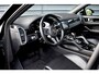 Porsche Cayenne Coupé 3.0 E-Hybrid Sport Chrono | Pano | 360 Camera | 21'' Wielen | Luchtvering | Stuurverwarming |  Stoel + Achterbankverwarming | LED Achterlichten donker |