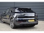 Porsche Cayenne Coupé 3.0 E-Hybrid Sport Chrono | Pano | 360 Camera | 21'' Wielen | Luchtvering | Stuurverwarming |  Stoel + Achterbankverwarming | LED Achterlichten donker |