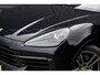 Porsche Cayenne Coupé 3.0 E-Hybrid Sport Chrono | Pano | 360 Camera | 21'' Wielen | Luchtvering | Stuurverwarming |  Stoel + Achterbankverwarming | LED Achterlichten donker |
