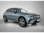 Mercedes-Benz GLC 300e 4MATIC Business Solution AMG | Advanced plus | Nightpakket | Parkeerpakket | Trekhaak | Panoramaschuifdak | Treeplanken in aluminiumlook | 20 inch vijfspaaks lichtmetalen AMG-velgen | DISTRONIC |