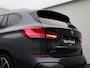 BMW X1 xDrive25e Executive | M-SPORT | Panoramadak | Harman Kardon | Sfeerverlichting | Apple Carplay / Android Auto | Stoelverwarming | Adaptive Cruise Control | Heads-Up | Elektrische Achterklep | Leder | Navigatie | Climate Control | Lichtmetalen Velgen |