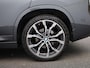 BMW X1 xDrive25e Executive | M-SPORT | Panoramadak | Harman Kardon | Sfeerverlichting | Apple Carplay / Android Auto | Stoelverwarming | Adaptive Cruise Control | Heads-Up | Elektrische Achterklep | Leder | Navigatie | Climate Control | Lichtmetalen Velgen |