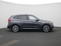 BMW X1 xDrive25e Executive | M-SPORT | Panoramadak | Harman Kardon | Sfeerverlichting | Apple Carplay / Android Auto | Stoelverwarming | Adaptive Cruise Control | Heads-Up | Elektrische Achterklep | Leder | Navigatie | Climate Control | Lichtmetalen Velgen |