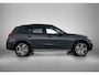 Mercedes-Benz GLC 300e 4MATIC Business Solution AMG | Advanced plus | Nightpakket | Parkeerpakket | Trekhaak | Panoramaschuifdak | 20 inch vijfspaaks lichtmetalen AMG-velgen | Treeplanken in aluminiumlook | DISTRONIC |
