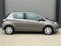 Toyota Yaris 1.0 VVT-i Active | Dealer onderh.| Trekhaak | Camera | All Season | NL auto