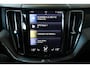 Volvo XC60 T8 Twin Engine AWD Inscription | Semi-Electrische bedienbare Trekhaak  | Parkeerverwarming | Keyless Drive | Adaptieve Cruise Control | Premium Audio by Harman Kardon | Panoramadak | Head-Up Display | Electrische bedienbare voorstoelen |