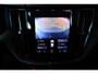 Volvo XC60 T8 Twin Engine AWD Inscription | Semi-Electrische bedienbare Trekhaak  | Parkeerverwarming | Keyless Drive | Adaptieve Cruise Control | Premium Audio by Harman Kardon | Panoramadak | Head-Up Display | Electrische bedienbare voorstoelen |
