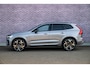 Volvo XC60 2.0 T8 Plug-in hybrid AWD Ultra Black Edition Executive | Luchtvering | 22" | Gelamineerd Glas | Bowers & Wilkins | Stoelmassage & Ventilatie | Stoel & Stuurverwarming | 360 Camera | Pilot Assist | BLIS |