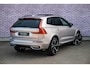 Volvo XC60 2.0 T8 Plug-in hybrid AWD Ultra Black Edition Executive | Luchtvering | 22" | Gelamineerd Glas | Bowers & Wilkins | Stoelmassage & Ventilatie | Stoel & Stuurverwarming | 360 Camera | Pilot Assist | BLIS |