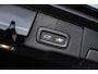 Volvo XC60 2.0 T8 Plug-in hybrid AWD Ultra Black Edition Executive | Luchtvering | 22" | Gelamineerd Glas | Bowers & Wilkins | Stoelmassage & Ventilatie | Stoel & Stuurverwarming | 360 Camera | Pilot Assist | BLIS |