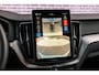 Volvo XC60 2.0 T8 Plug-in hybrid AWD Ultra Black Edition Executive | Luchtvering | 22" | Gelamineerd Glas | Bowers & Wilkins | Stoelmassage & Ventilatie | Stoel & Stuurverwarming | 360 Camera | Pilot Assist | BLIS |