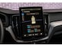 Volvo XC60 2.0 T8 Plug-in hybrid AWD Ultra Black Edition Executive | Luchtvering | 22" | Gelamineerd Glas | Bowers & Wilkins | Stoelmassage & Ventilatie | Stoel & Stuurverwarming | 360 Camera | Pilot Assist | BLIS |
