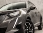 Peugeot 2008 1.2 PureTech Allure Sport 131Pk Automaat (APPLE CARPLAY, GROOT NAVI, LEDER, GETINT GLAS, SPORTSTOELEN, KEYLESS, LANE ASSIST, NIEUWSTAAT)