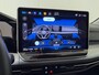Volkswagen Golf 1.5 eTSI Oranje Edition | Keyless | Achteruitrijcamera | Navigatie | Adaptieve cruise control | CarPlay | Draadloze telefoonlader |