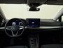Volkswagen Golf 1.5 eTSI Oranje Edition | Keyless | Achteruitrijcamera | Navigatie | Adaptieve cruise control | CarPlay | Draadloze telefoonlader |