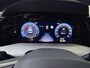 Volkswagen Golf 1.5 eTSI Oranje Edition | Keyless | Achteruitrijcamera | Navigatie | Adaptieve cruise control | CarPlay | Draadloze telefoonlader |
