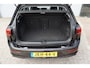 Volkswagen Golf 1.5 eHybrid 204pk Life Edition | SOH 100 % | Trekhaak | Panoramadak