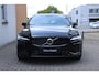 Volvo V60 2.0 T8 Plug-in hybrid AWD Plus Dark | Apple carplay / Android auto | Elektrisch inklapbare trekhaak | Verwarmde voorruit | 360 graden camera | Electronic climate control | Lederen bekleding | 18" lichtmetalen velgen | Voorstoelen en achterbank verwarmd |