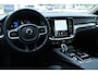 Volvo V60 2.0 T8 Plug-in hybrid AWD Plus Dark | Apple carplay / Android auto | Elektrisch inklapbare trekhaak | Verwarmde voorruit | 360 graden camera | Electronic climate control | Lederen bekleding | 18" lichtmetalen velgen | Voorstoelen en achterbank verwarmd |