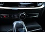 Volvo V60 2.0 T8 Plug-in hybrid AWD Plus Dark | Apple carplay / Android auto | Elektrisch inklapbare trekhaak | Verwarmde voorruit | 360 graden camera | Electronic climate control | Lederen bekleding | 18" lichtmetalen velgen | Voorstoelen en achterbank verwarmd |