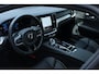 Volvo V60 2.0 T8 Plug-in hybrid AWD Plus Dark | Apple carplay / Android auto | Elektrisch inklapbare trekhaak | Verwarmde voorruit | 360 graden camera | Electronic climate control | Lederen bekleding | 18" lichtmetalen velgen | Voorstoelen en achterbank verwarmd |