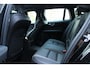 Volvo V60 2.0 T8 Plug-in hybrid AWD Plus Dark | Apple carplay / Android auto | Elektrisch inklapbare trekhaak | Verwarmde voorruit | 360 graden camera | Electronic climate control | Lederen bekleding | 18" lichtmetalen velgen | Voorstoelen en achterbank verwarmd |