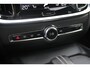 Volvo S60 B3 Automaat R-Design | Black Edition Emblemen | Schuif/Kanteldak | Parkeercamera | Parkeerverwarming | BLIS | Parkeersensoren voor + achter | 19'' Lichtmetalen velgen | Adaptive Cruise & Pilot Assist | Stoelverwarming |
