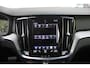 Volvo S60 B3 Automaat R-Design | Black Edition Emblemen | Schuif/Kanteldak | Parkeercamera | Parkeerverwarming | BLIS | Parkeersensoren voor + achter | 19'' Lichtmetalen velgen | Adaptive Cruise & Pilot Assist | Stoelverwarming |