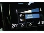 Volvo S60 B3 Automaat R-Design | Black Edition Emblemen | Schuif/Kanteldak | Parkeercamera | Parkeerverwarming | BLIS | Parkeersensoren voor + achter | 19'' Lichtmetalen velgen | Adaptive Cruise & Pilot Assist | Stoelverwarming |