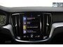 Volvo S60 B3 Automaat R-Design | Black Edition Emblemen | Schuif/Kanteldak | Parkeercamera | Parkeerverwarming | BLIS | Parkeersensoren voor + achter | 19'' Lichtmetalen velgen | Adaptive Cruise & Pilot Assist | Stoelverwarming |